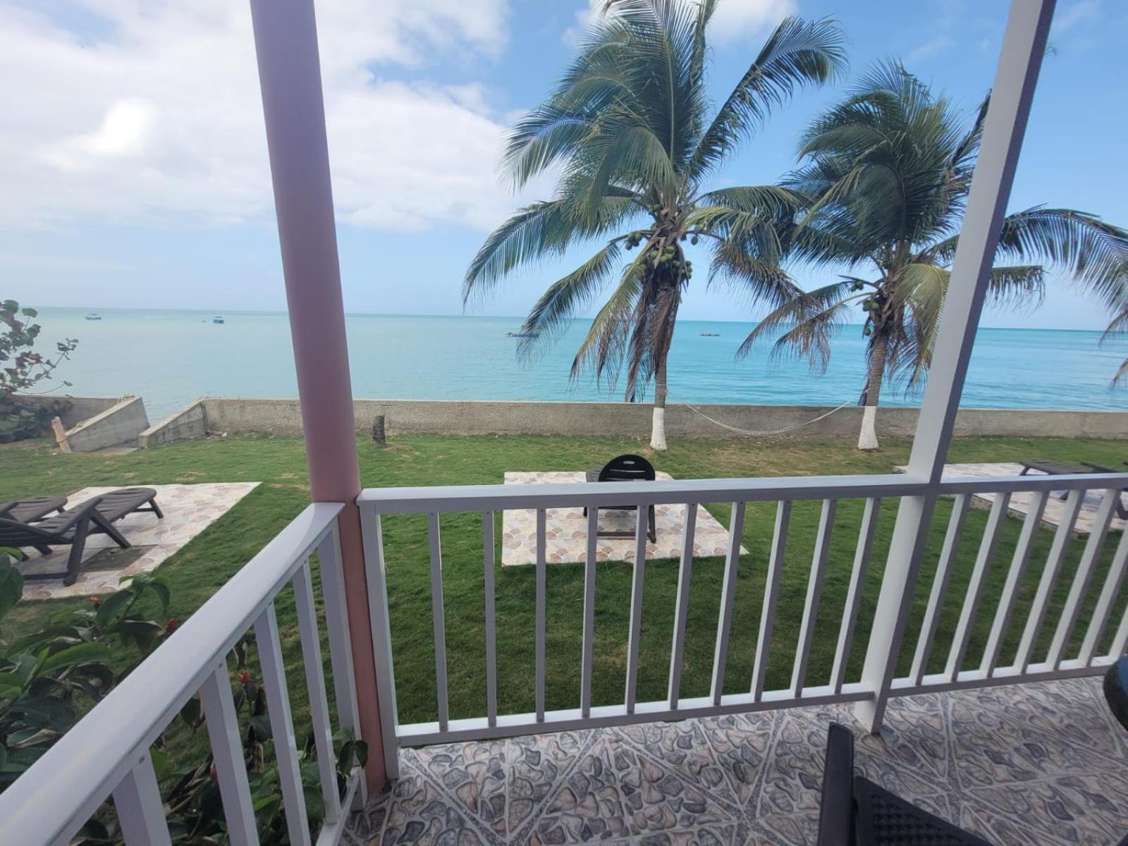 Fresh Water Bay Hotel Posada Del Mar מראה חיצוני תמונה